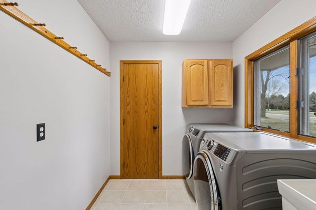 1325 Courtland E, Waconia, MN 55387