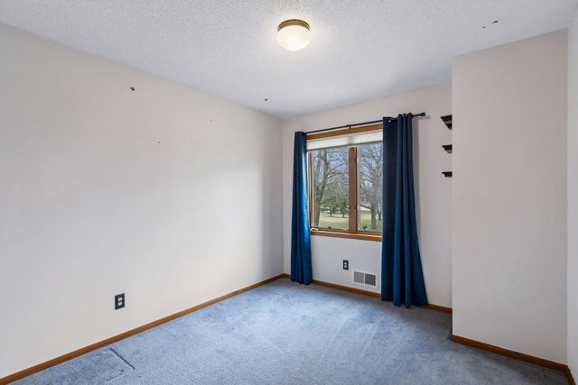 1325 Courtland E, Waconia, MN 55387