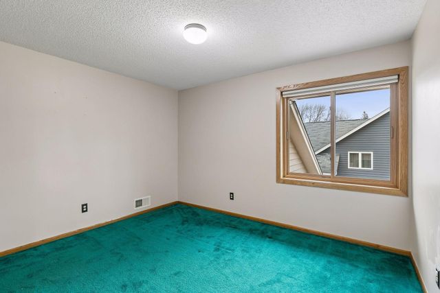 1325 Courtland E, Waconia, MN 55387