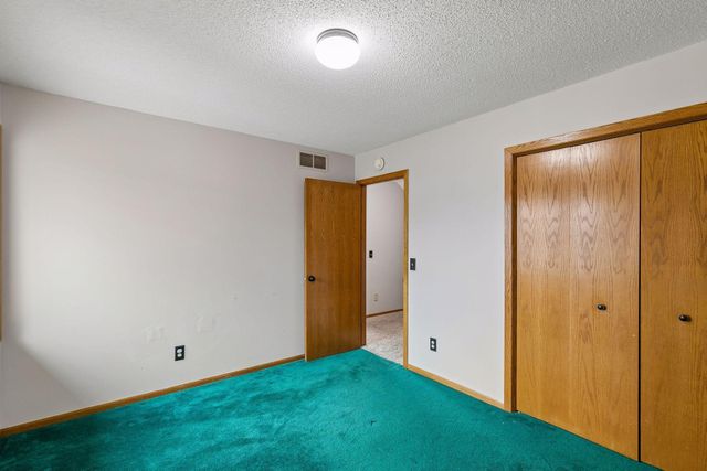 1325 Courtland E, Waconia, MN 55387