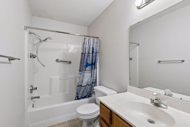 1325 Courtland E, Waconia, MN 55387