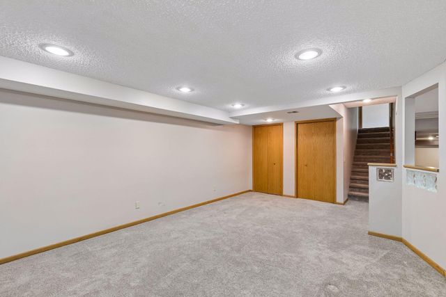 1325 Courtland E, Waconia, MN 55387