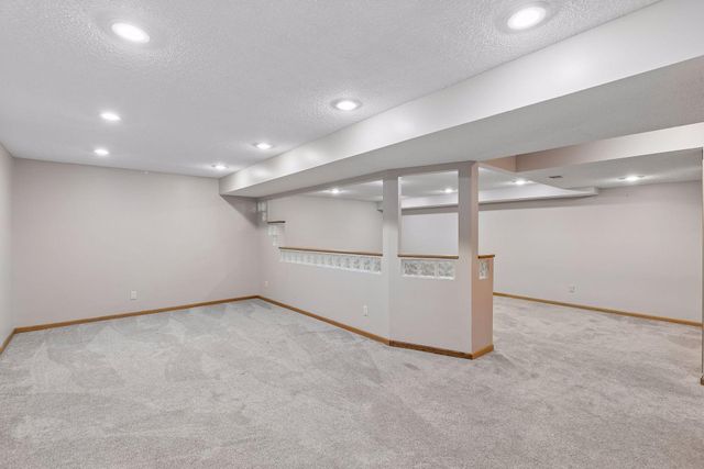 1325 Courtland E, Waconia, MN 55387