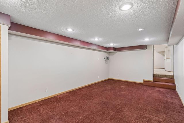 1325 Courtland E, Waconia, MN 55387