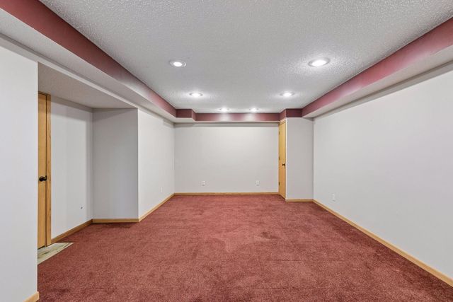 1325 Courtland E, Waconia, MN 55387