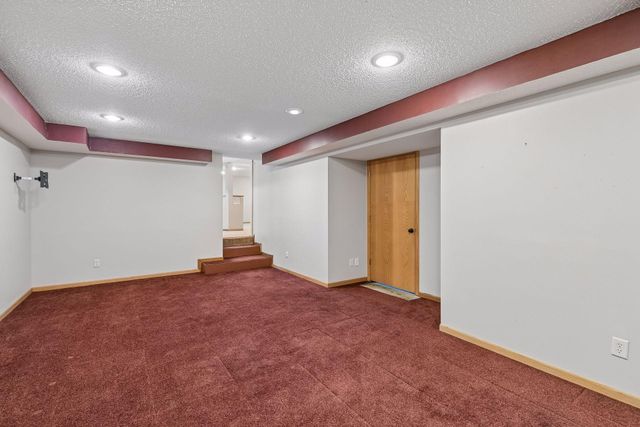 1325 Courtland E, Waconia, MN 55387