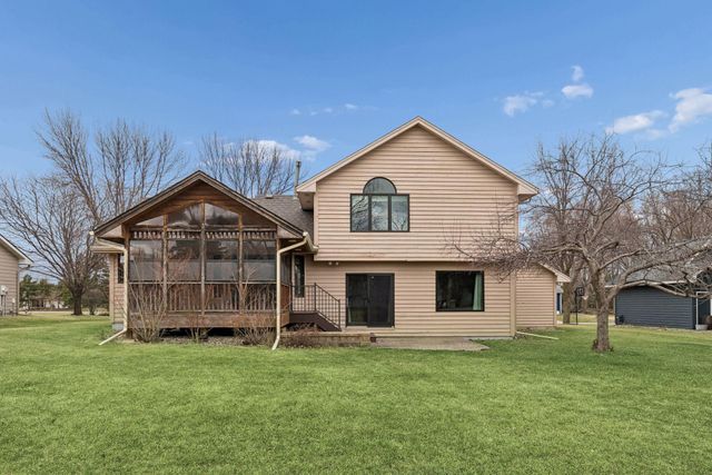 1325 Courtland E, Waconia, MN 55387