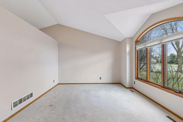 1325 Courtland E, Waconia, MN 55387