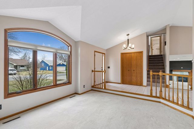 1325 Courtland E, Waconia, MN 55387