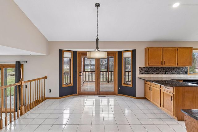 1325 Courtland E, Waconia, MN 55387