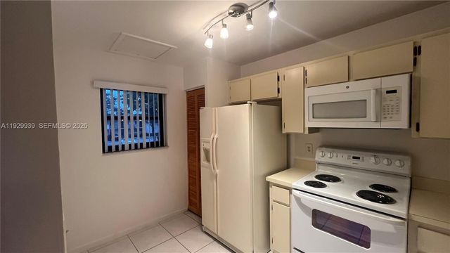 851 NE 207th Ln 204-13, Miami, FL 33179