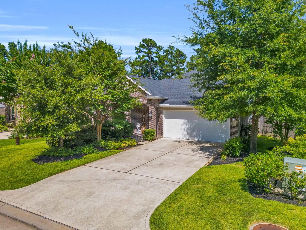 222 Elianne Lace Ct Court, Willis, TX 77318