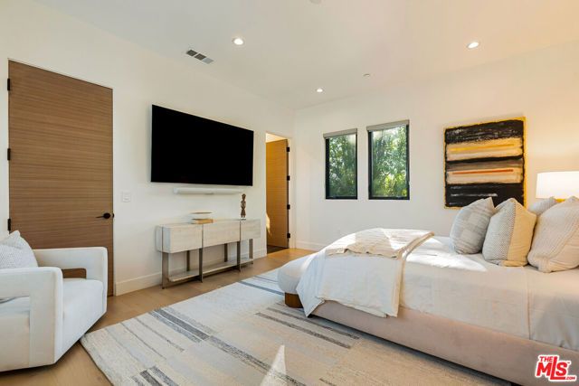 5186 Gloria Avenue, Encino (los Angeles), CA 91436