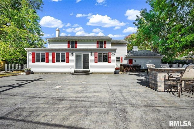 5501 N HOLLY HEDGES Court, Peoria, IL 61614