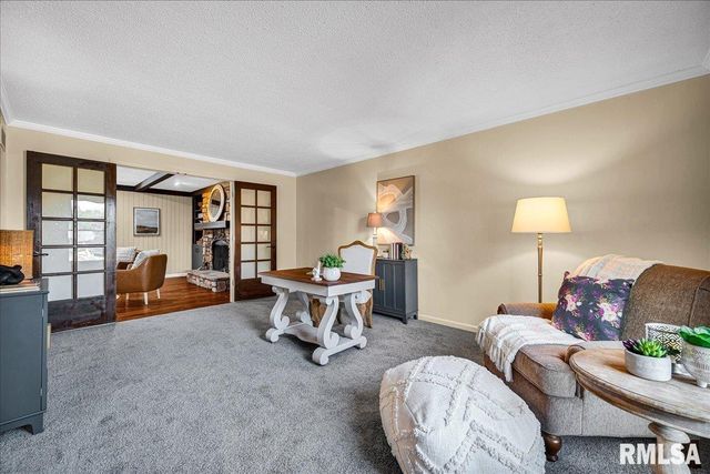 5501 N HOLLY HEDGES Court, Peoria, IL 61614