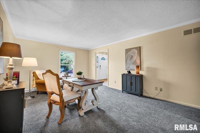 5501 N HOLLY HEDGES Court, Peoria, IL 61614