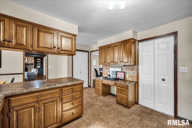 5501 N HOLLY HEDGES Court, Peoria, IL 61614