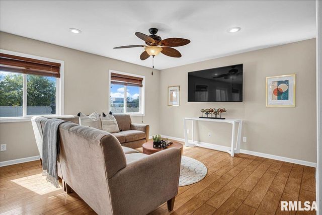 5501 N HOLLY HEDGES Court, Peoria, IL 61614