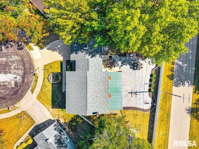 5501 N HOLLY HEDGES Court, Peoria, IL 61614
