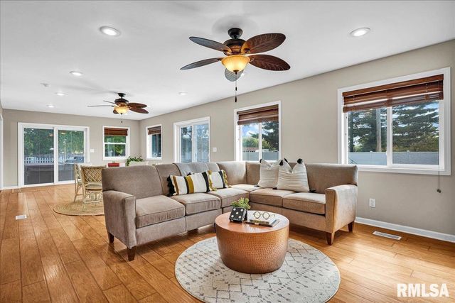 5501 N HOLLY HEDGES Court, Peoria, IL 61614
