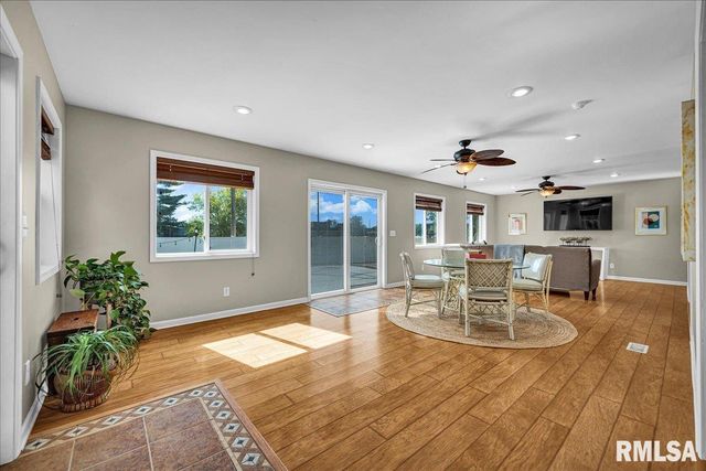 5501 N HOLLY HEDGES Court, Peoria, IL 61614