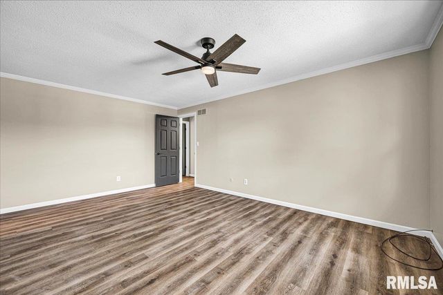 5501 N HOLLY HEDGES Court, Peoria, IL 61614