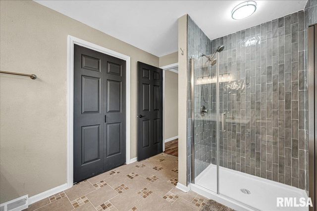 5501 N HOLLY HEDGES Court, Peoria, IL 61614