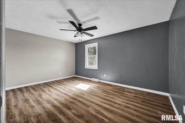 5501 N HOLLY HEDGES Court, Peoria, IL 61614