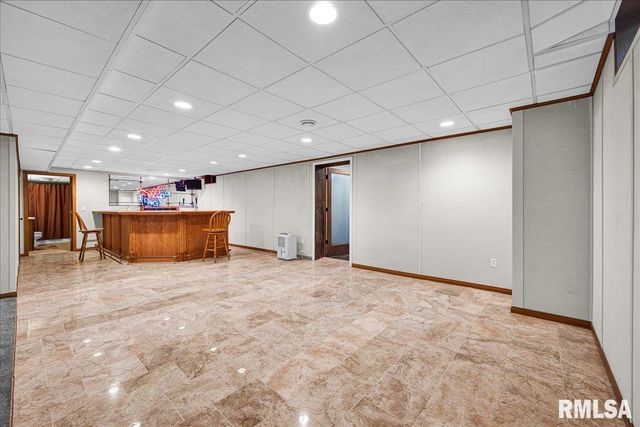 5501 N HOLLY HEDGES Court, Peoria, IL 61614