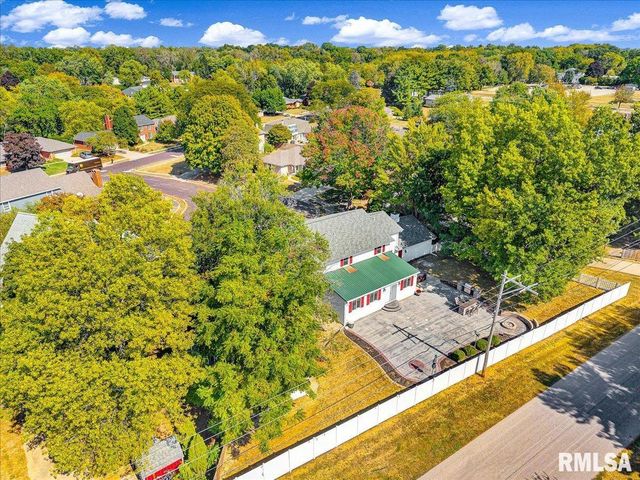 5501 N HOLLY HEDGES Court, Peoria, IL 61614