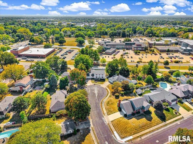 5501 N HOLLY HEDGES Court, Peoria, IL 61614