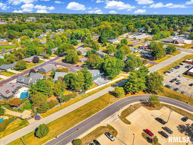 5501 N HOLLY HEDGES Court, Peoria, IL 61614