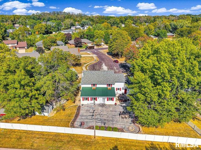 5501 N HOLLY HEDGES Court, Peoria, IL 61614