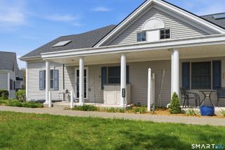 202 Stoney Way 202, New Fairfield, CT 06812