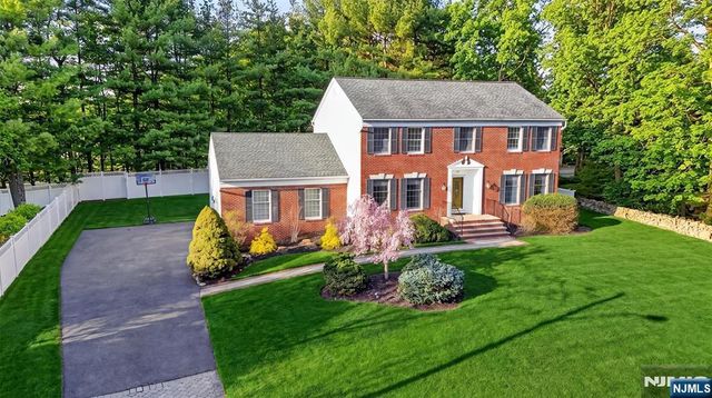 18 Stonewall Court, Mahwah, NJ 07430
