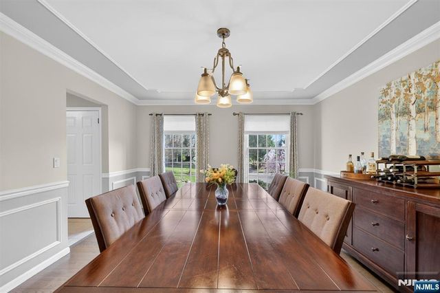 18 Stonewall Court, Mahwah, NJ 07430