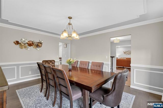 18 Stonewall Court, Mahwah, NJ 07430