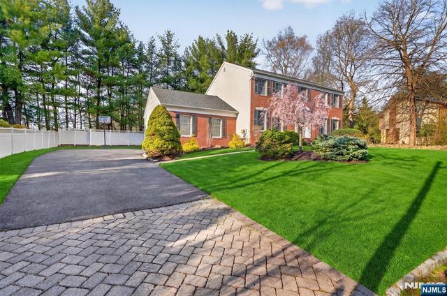 18 Stonewall Court, Mahwah, NJ 07430