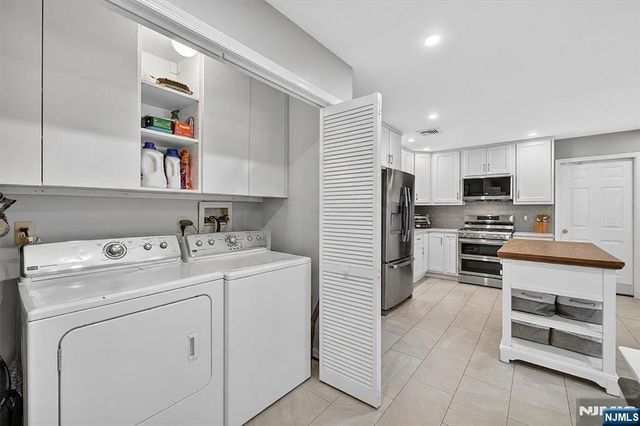 18 Stonewall Court, Mahwah, NJ 07430