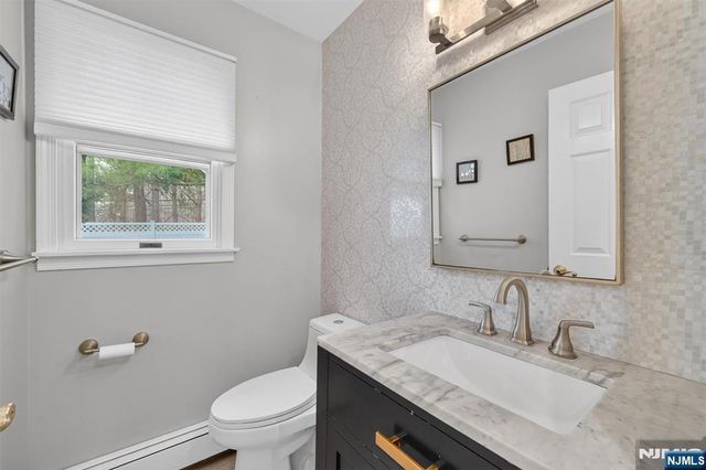 18 Stonewall Court, Mahwah, NJ 07430