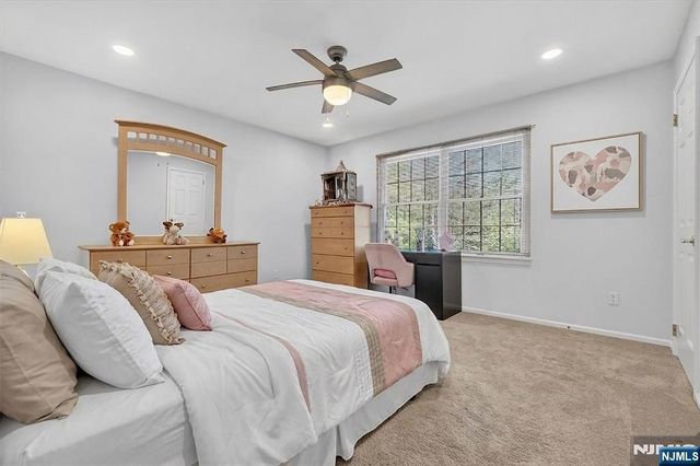 18 Stonewall Court, Mahwah, NJ 07430