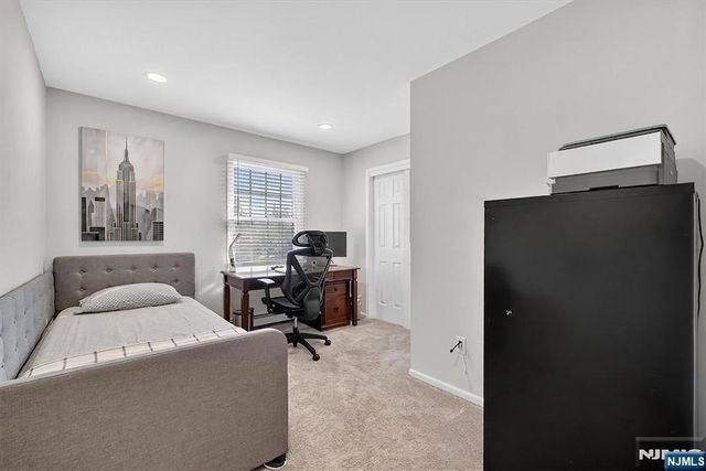 18 Stonewall Court, Mahwah, NJ 07430