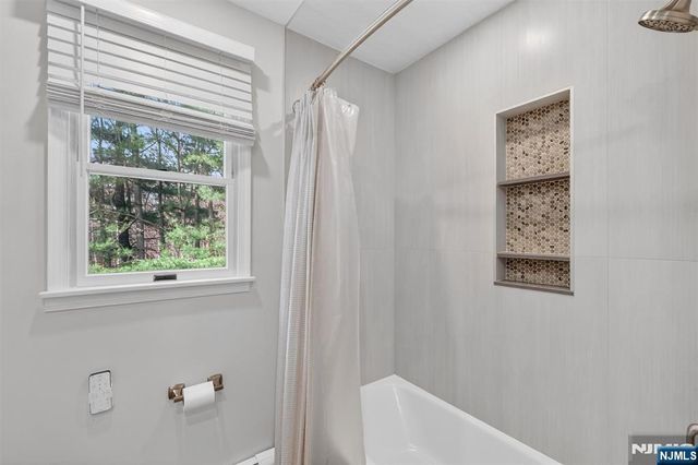 18 Stonewall Court, Mahwah, NJ 07430