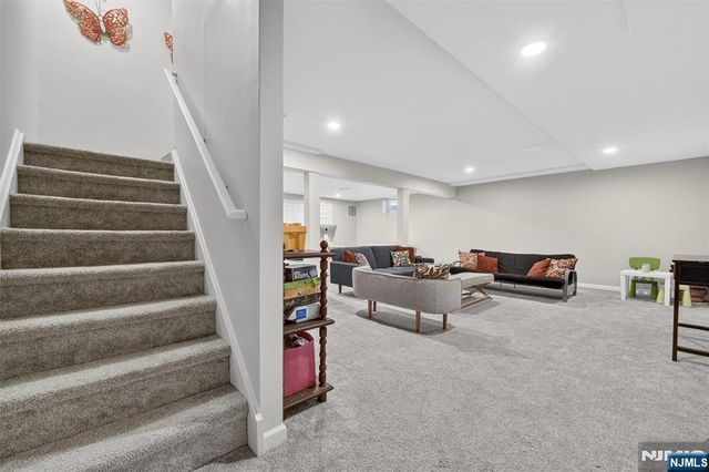 18 Stonewall Court, Mahwah, NJ 07430