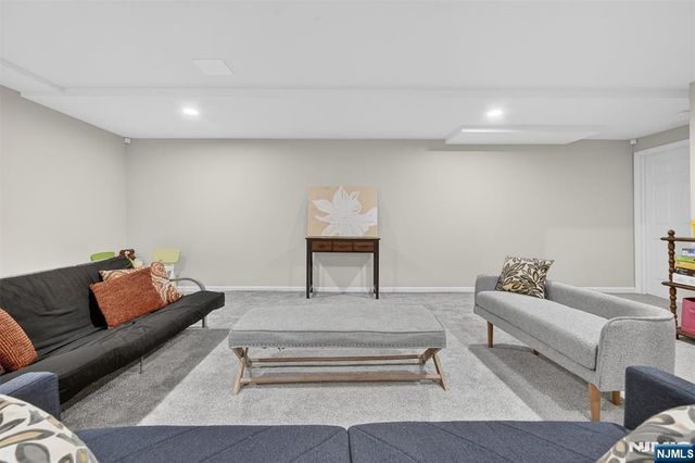 18 Stonewall Court, Mahwah, NJ 07430