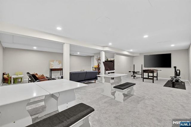 18 Stonewall Court, Mahwah, NJ 07430