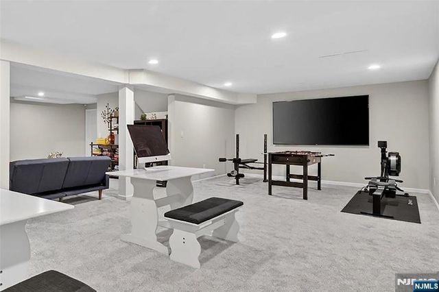 18 Stonewall Court, Mahwah, NJ 07430