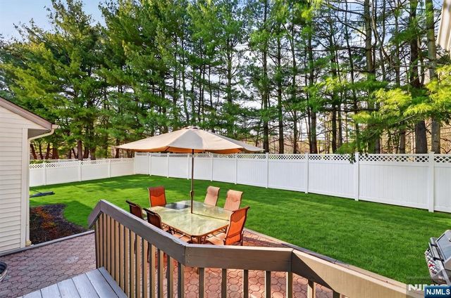 18 Stonewall Court, Mahwah, NJ 07430