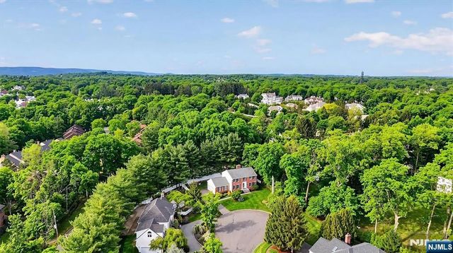 18 Stonewall Court, Mahwah, NJ 07430