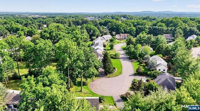 18 Stonewall Court, Mahwah, NJ 07430